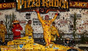 Hunter-Reay steals victory at Iowa Speedway